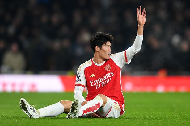 Tomiyasu bị chấn thương trong màu áo Arsenal